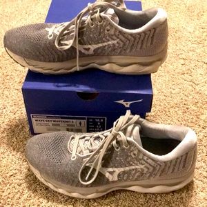 Women’s Mizuno Wave Sky Waveknit 3.   10.5